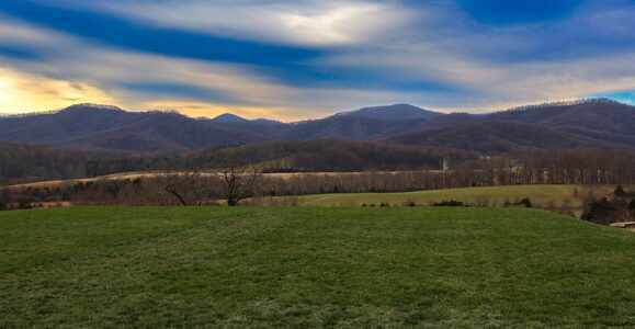 The Ultimate Travel Guide to Virginia: Exploring the Breathtaking Beauty of VA
